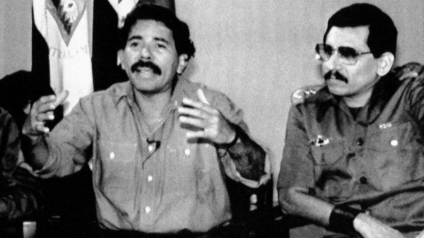 La represión del «dictador de las gafas de diseño» ha atrapado al general Humberto Ortega, el hermano que ayudó a liderar la revolución del país en 1979.